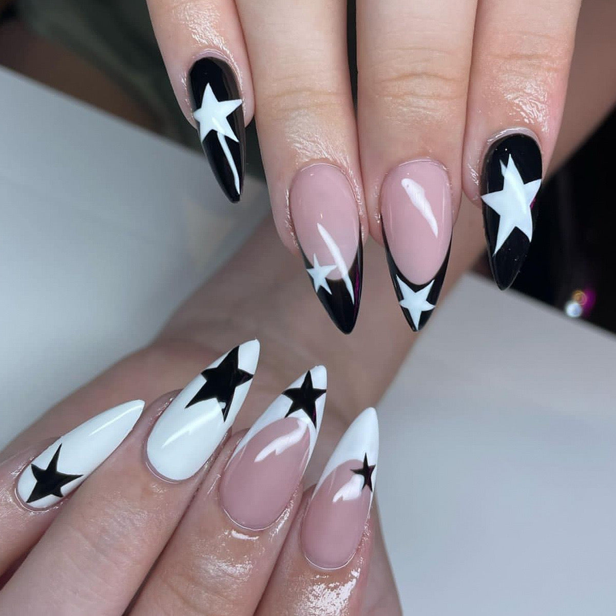 Black & White Star Stiletto Press-On Nails - Bold & Trendy  laot_28 (6)